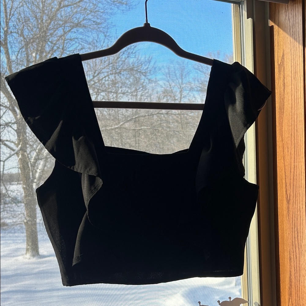 SHEIN Black Ruffle Sleeve Crop Top